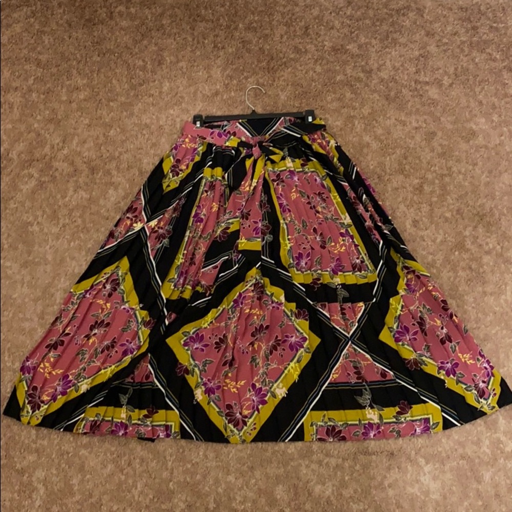 New APT. 9 multicolored flower pleated skirt